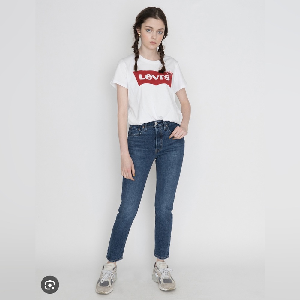 Levi’s skinny straight high waisted true blue jeans in 26/28 excellent condition